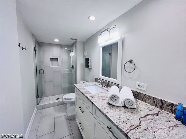 5 Bluebill AVE 303-1, Naples, FL 34108