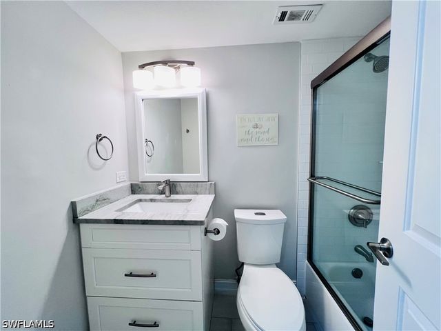 5 Bluebill AVE 303-1, Naples, FL 34108