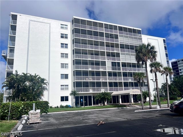 5 Bluebill AVE 303-1, Naples, FL 34108