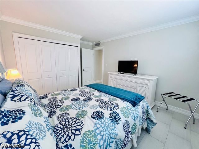 5 Bluebill AVE 303-1, Naples, FL 34108