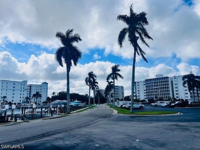 5 Bluebill AVE 303-1, Naples, FL 34108