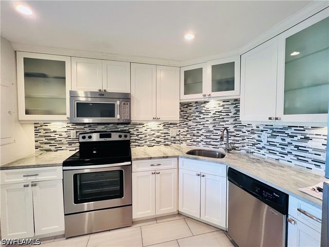 5 Bluebill AVE 303-1, Naples, FL 34108