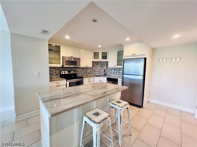 5 Bluebill AVE 303-1, Naples, FL 34108