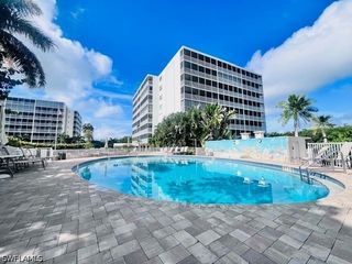 5 Bluebill AVE 303-1, Naples, FL 34108
