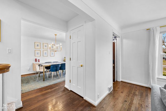 1890 Kenmore Drive, Grosse Pointe Woods, MI 48236