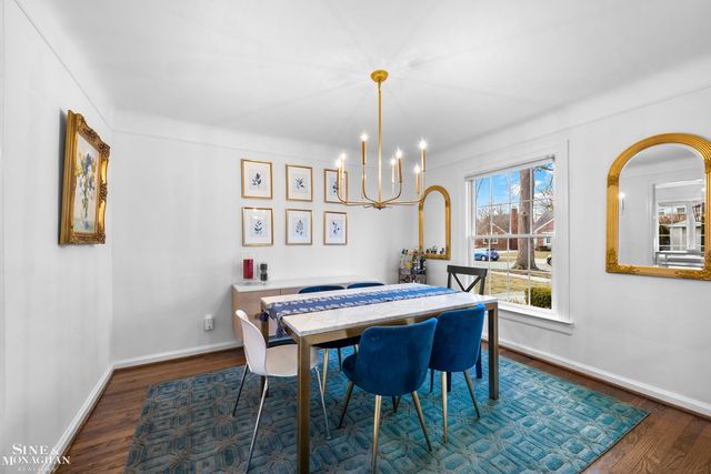 1890 Kenmore Drive, Grosse Pointe Woods, MI 48236