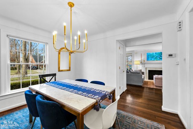 1890 Kenmore Drive, Grosse Pointe Woods, MI 48236