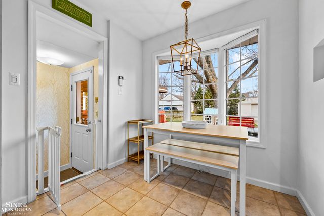 1890 Kenmore Drive, Grosse Pointe Woods, MI 48236