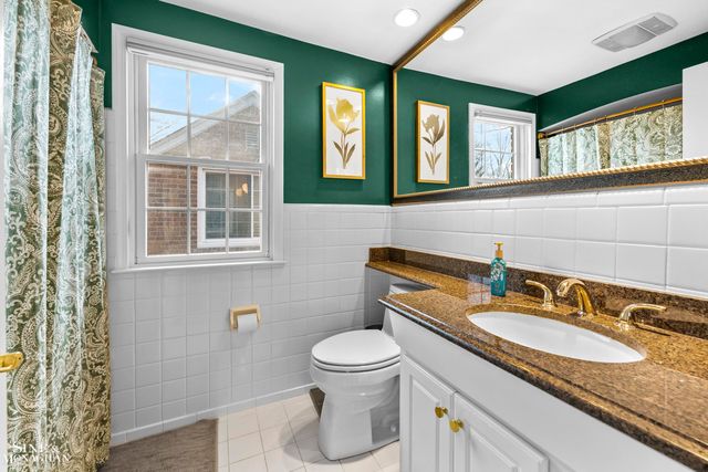 1890 Kenmore Drive, Grosse Pointe Woods, MI 48236