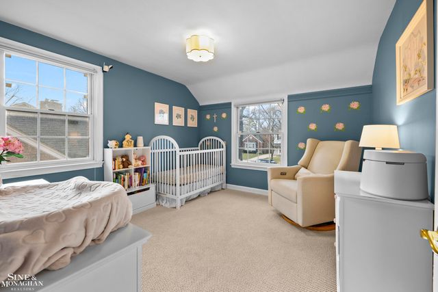 1890 Kenmore Drive, Grosse Pointe Woods, MI 48236