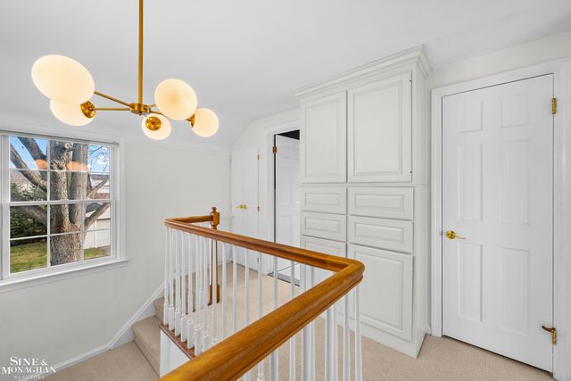 1890 Kenmore Drive, Grosse Pointe Woods, MI 48236