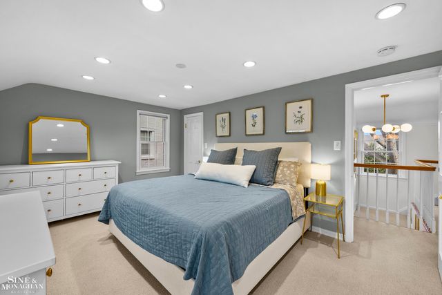 1890 Kenmore Drive, Grosse Pointe Woods, MI 48236