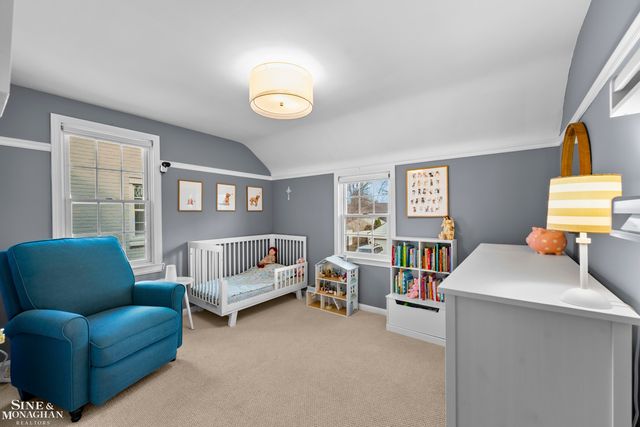 1890 Kenmore Drive, Grosse Pointe Woods, MI 48236