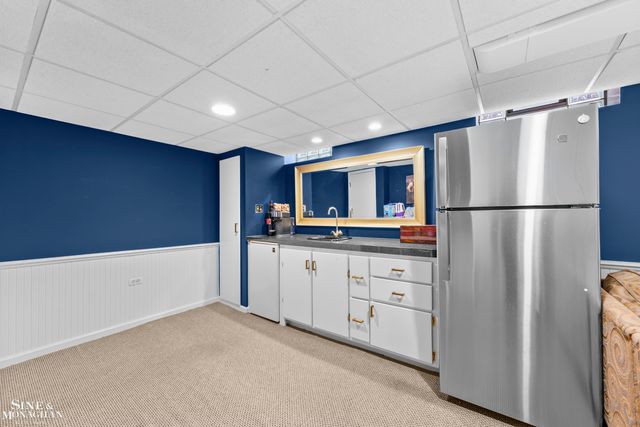 1890 Kenmore Drive, Grosse Pointe Woods, MI 48236