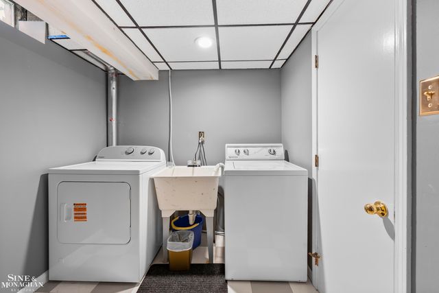 1890 Kenmore Drive, Grosse Pointe Woods, MI 48236