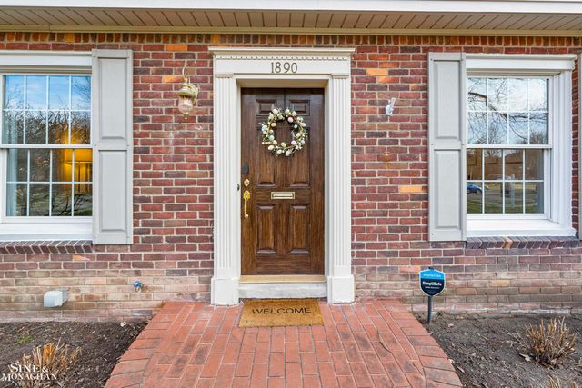 1890 Kenmore Drive, Grosse Pointe Woods, MI 48236