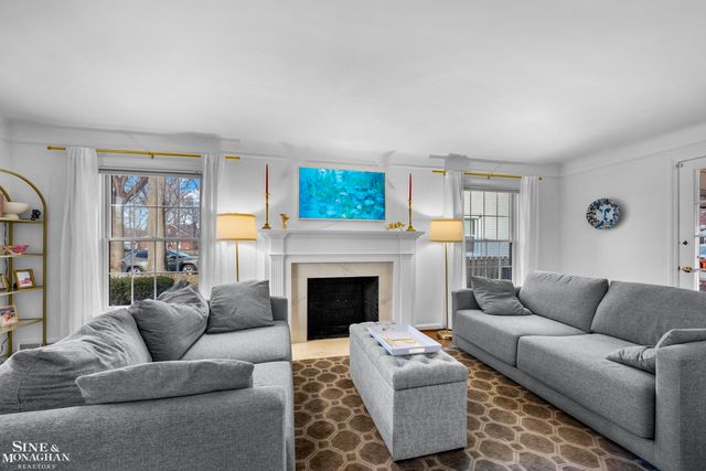 1890 Kenmore Drive, Grosse Pointe Woods, MI 48236