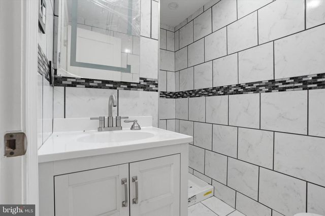 5254 W JEFFERSON ST, Philadelphia, PA 19131