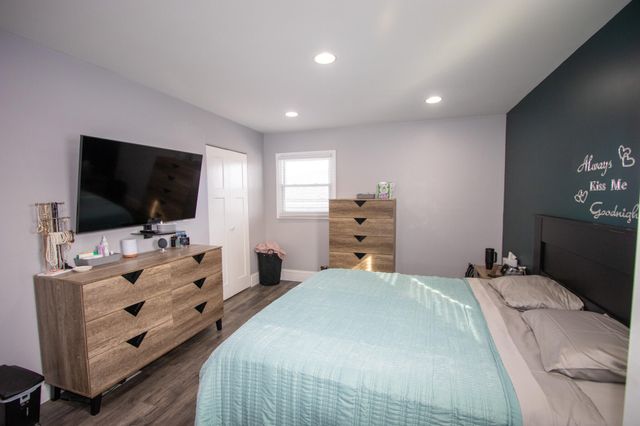 2950 101st Street, Highland, IN 46322