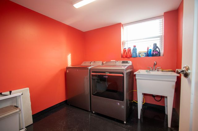 2950 101st Street, Highland, IN 46322