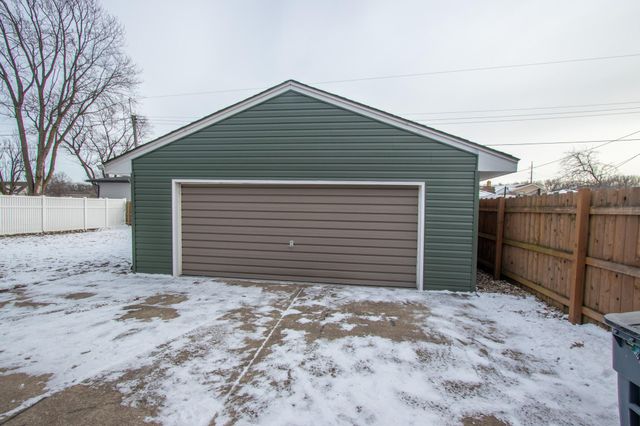 2950 101st Street, Highland, IN 46322