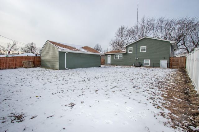 2950 101st Street, Highland, IN 46322