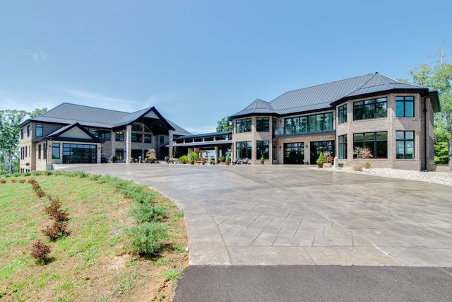 5156 Turney Groce Rd, Byrdstown, TN 38549