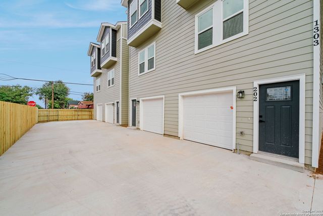 1303 Essex St 201,202, San Antonio, TX 78210