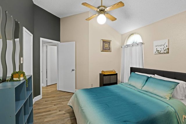 1624 San Francisco Street, Carrollton, TX 75007