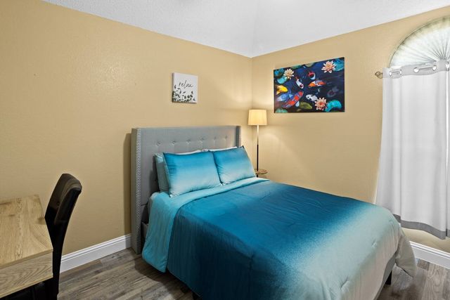 1624 San Francisco Street, Carrollton, TX 75007