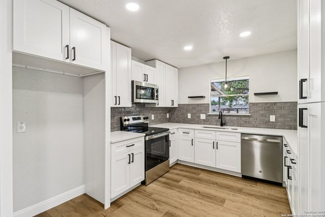 5630 Lon Chaney, San Antonio, TX 78240