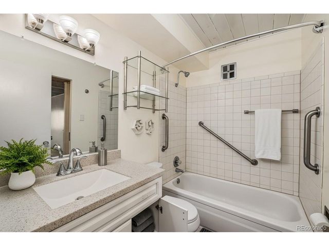 715 S Clinton St 4A, Denver, CO 80247