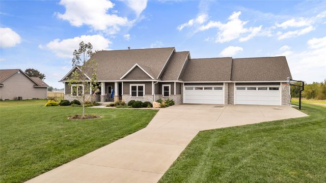 706 Pleasant Street SE, Bondurant, IA 50035