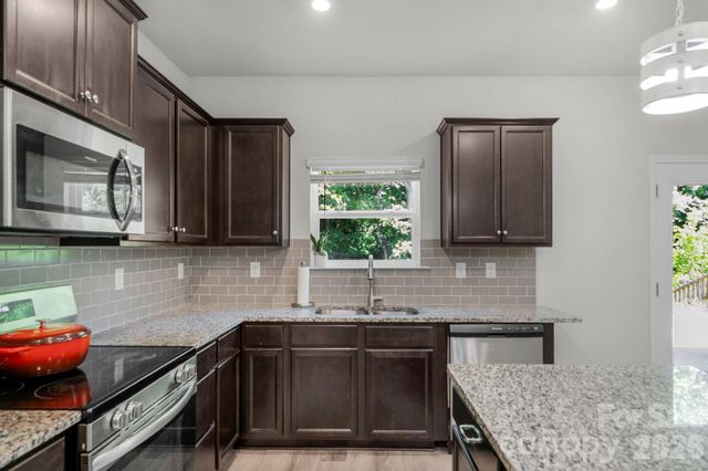 6028 Gala Lane, Charlotte, NC 28215
