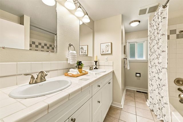 20130 44th Avenue NE, Lake Forest Park, WA 98155