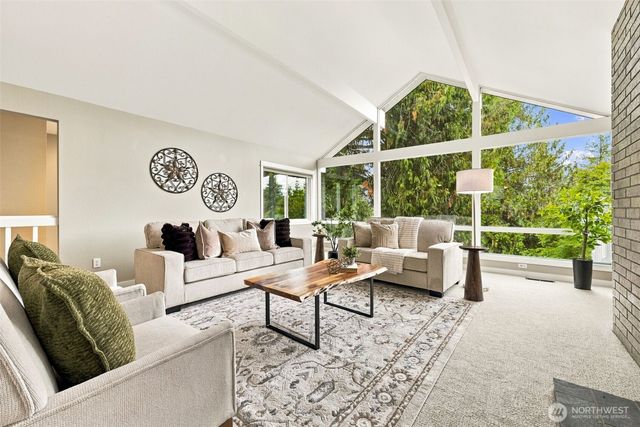 20130 44th Avenue NE, Lake Forest Park, WA 98155