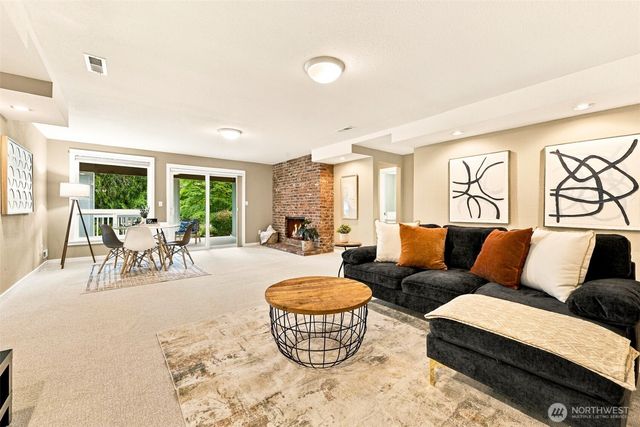 20130 44th Avenue NE, Lake Forest Park, WA 98155
