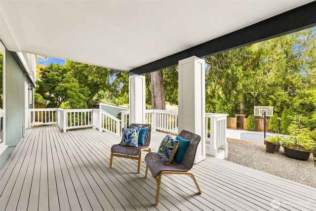20130 44th Avenue NE, Lake Forest Park, WA 98155