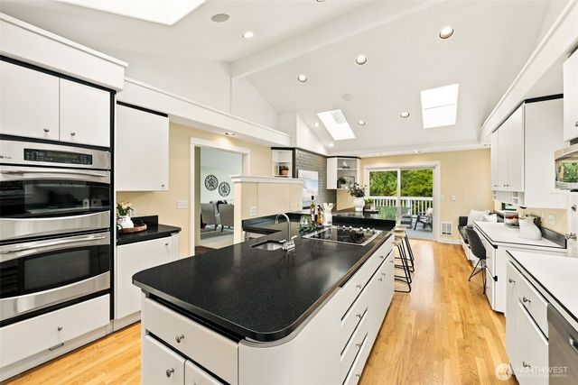 20130 44th Avenue NE, Lake Forest Park, WA 98155