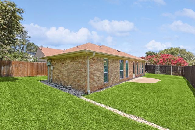 2201 Jamestown Court, Carrollton, TX 75006