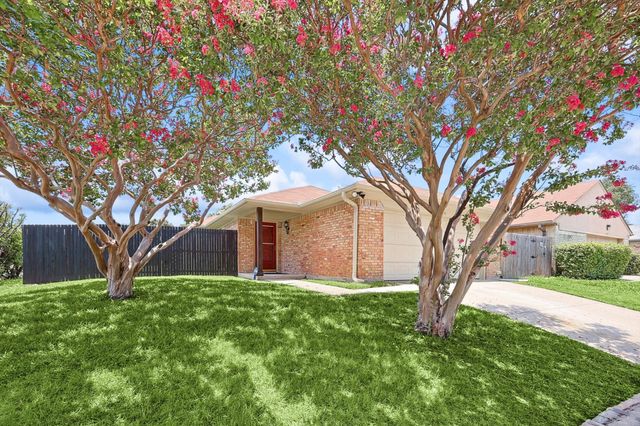 2201 Jamestown Court, Carrollton, TX 75006