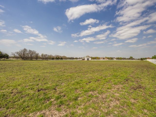 136 Parkside Court, Gunter, TX 75058