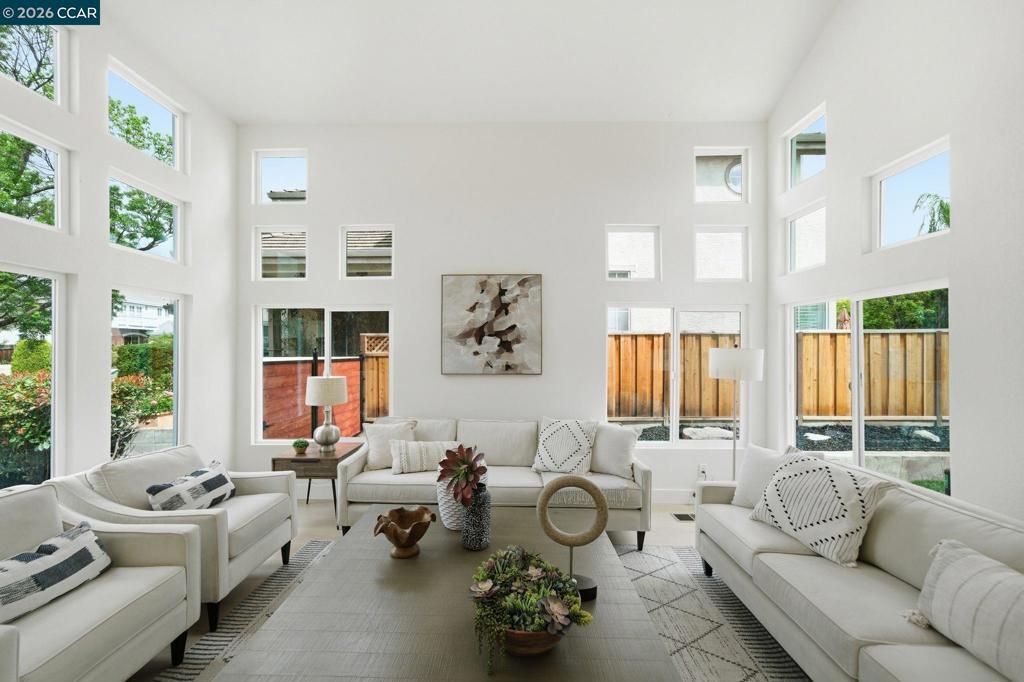 Image 8 of property listing at 509 Zenith Ridge Dr, Danville, CA 94506