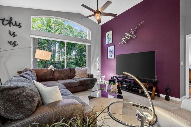 10026 Diamond Lake Drive, Boynton Beach, FL 33437