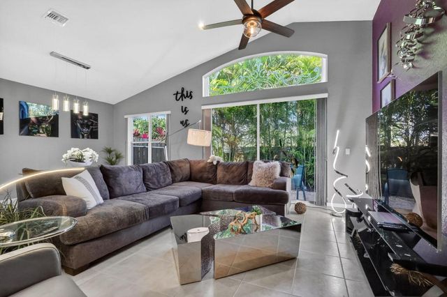 10026 Diamond Lake Drive, Boynton Beach, FL 33437