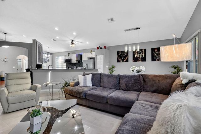 10026 Diamond Lake Drive, Boynton Beach, FL 33437