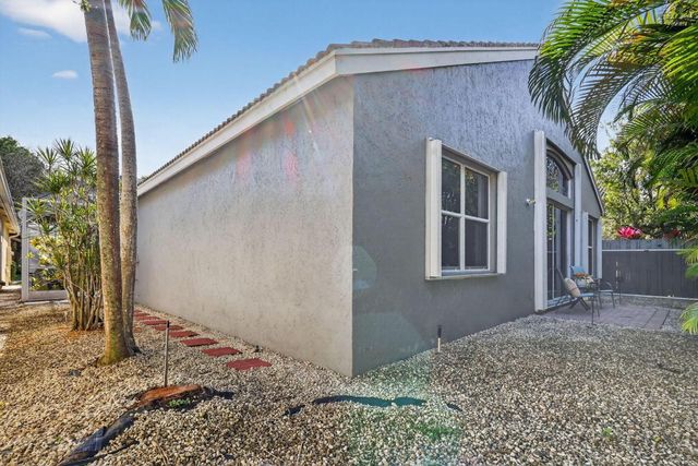 10026 Diamond Lake Drive, Boynton Beach, FL 33437