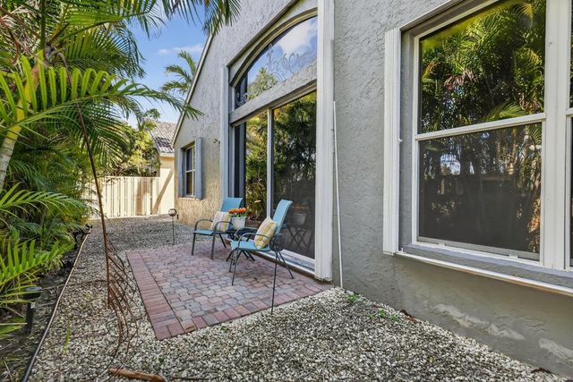 10026 Diamond Lake Drive, Boynton Beach, FL 33437