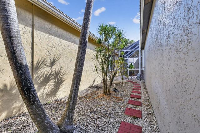 10026 Diamond Lake Drive, Boynton Beach, FL 33437