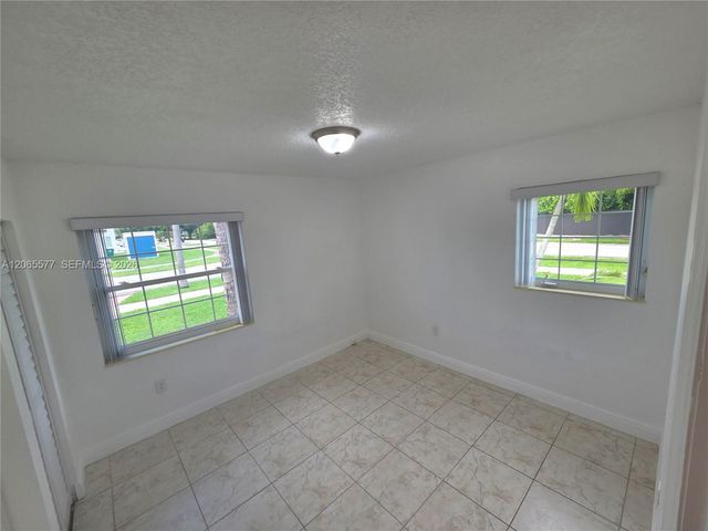 10500 SW 30th St, Miami, FL 33165